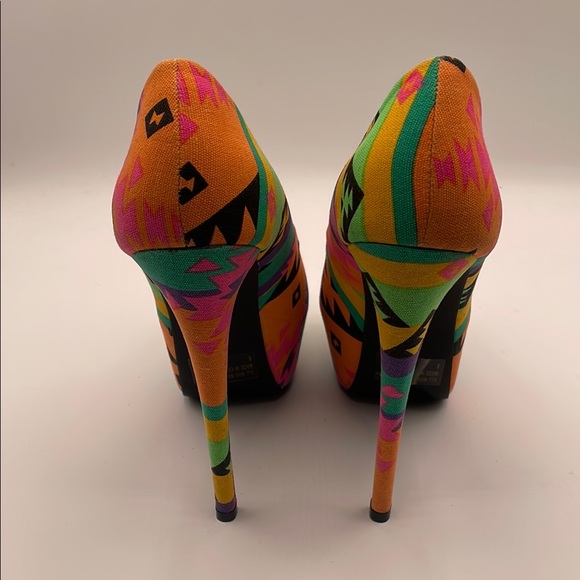 Aztec Print Platform High Heels Shoes Charlotte Russe Size 8 Colorful Canvas - Picture 4 of 15